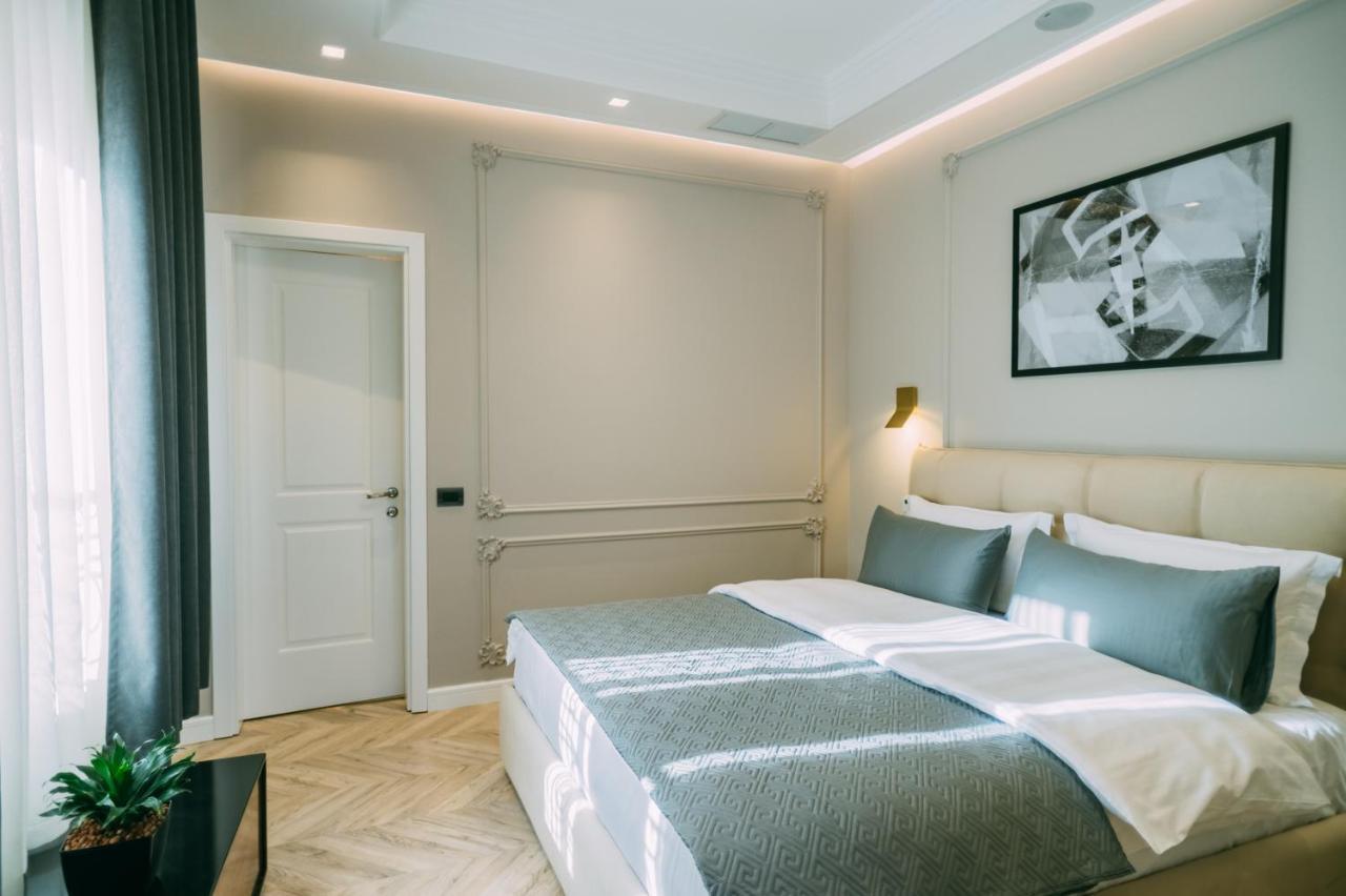 Stela Center 4*